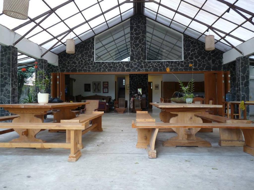 Ronia Mountain Villa Lembang Exterior foto